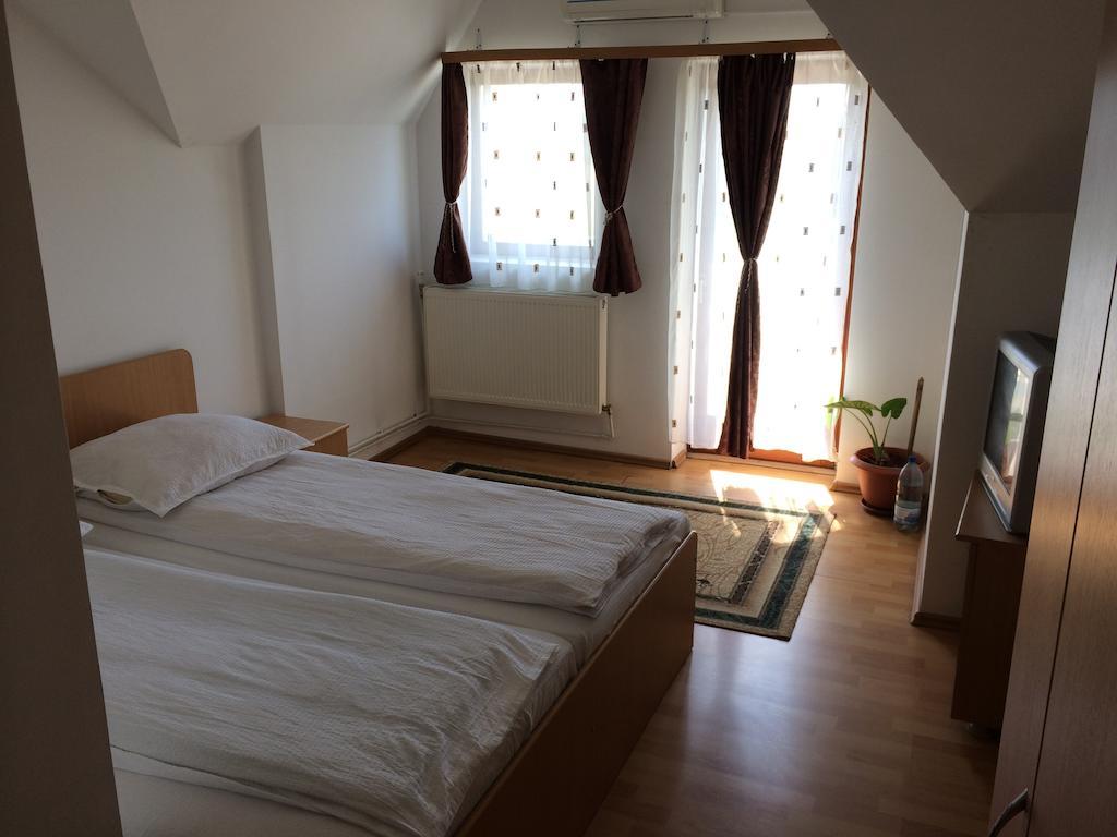 Pensiunea Simina Caransebeş Cameră foto